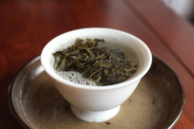 泡普洱茶時(shí)，為何不宜翻動(dòng)葉底？專(zhuān)家揭示背后玄機(jī)